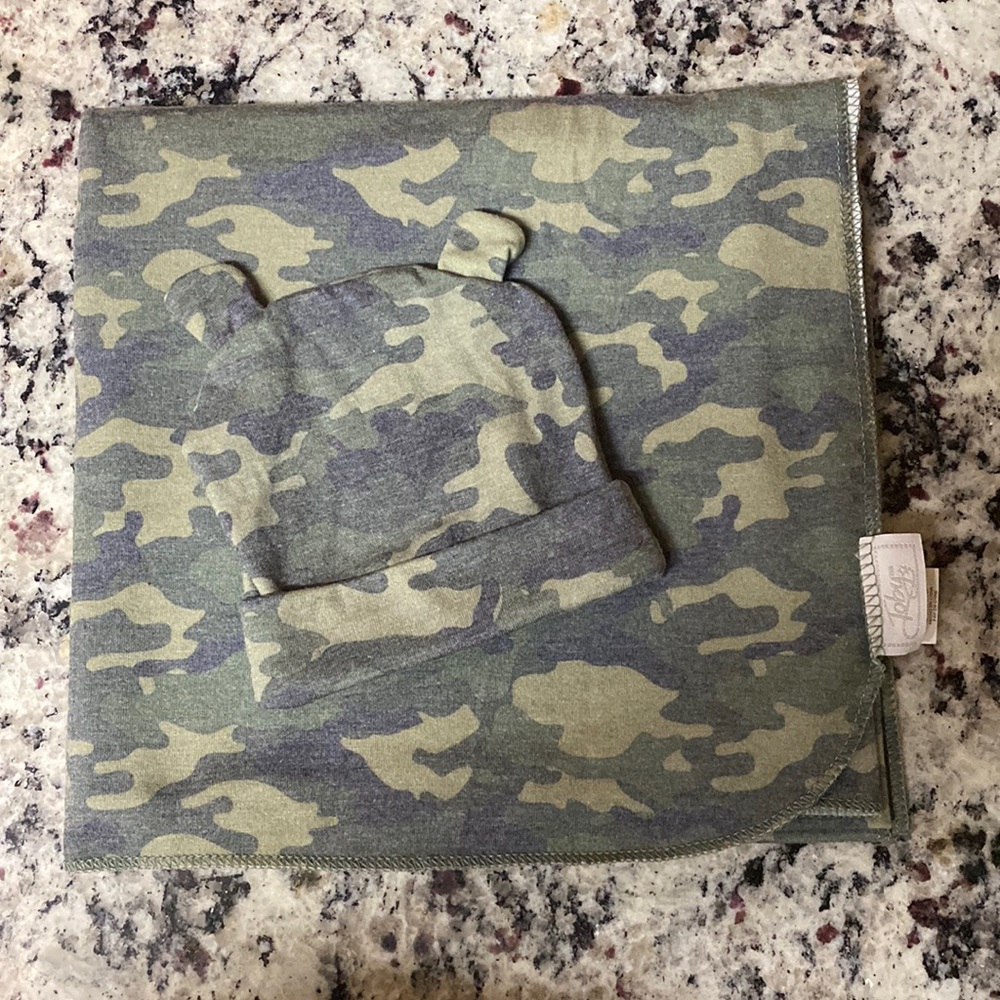 Baby's 2-Piece Camo Hat & Wrap Set